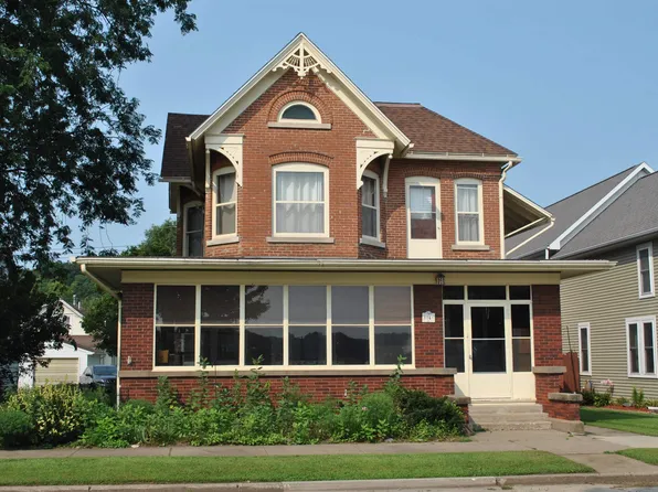 114 S River Park Dr, Guttenberg, IA 52052