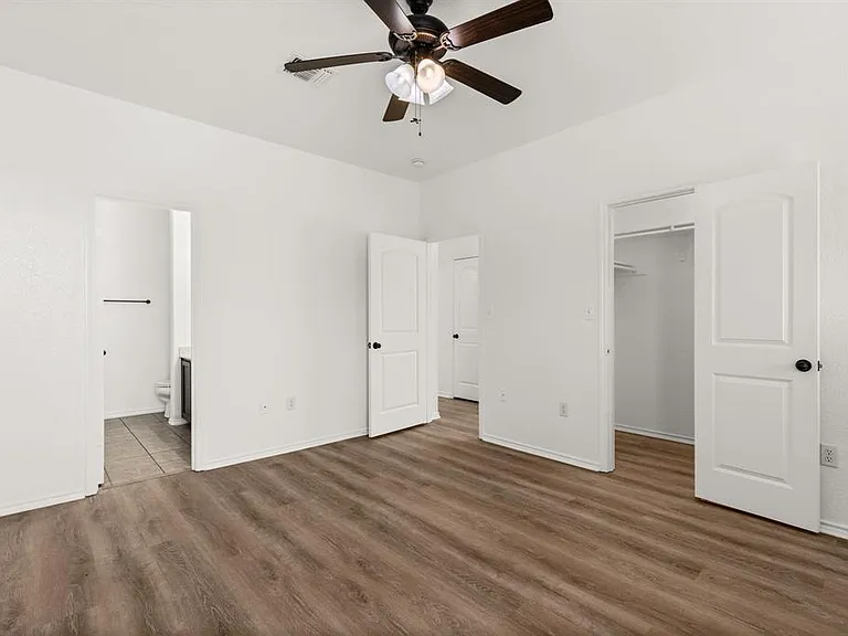 586 Creekside Cir — Photo 4