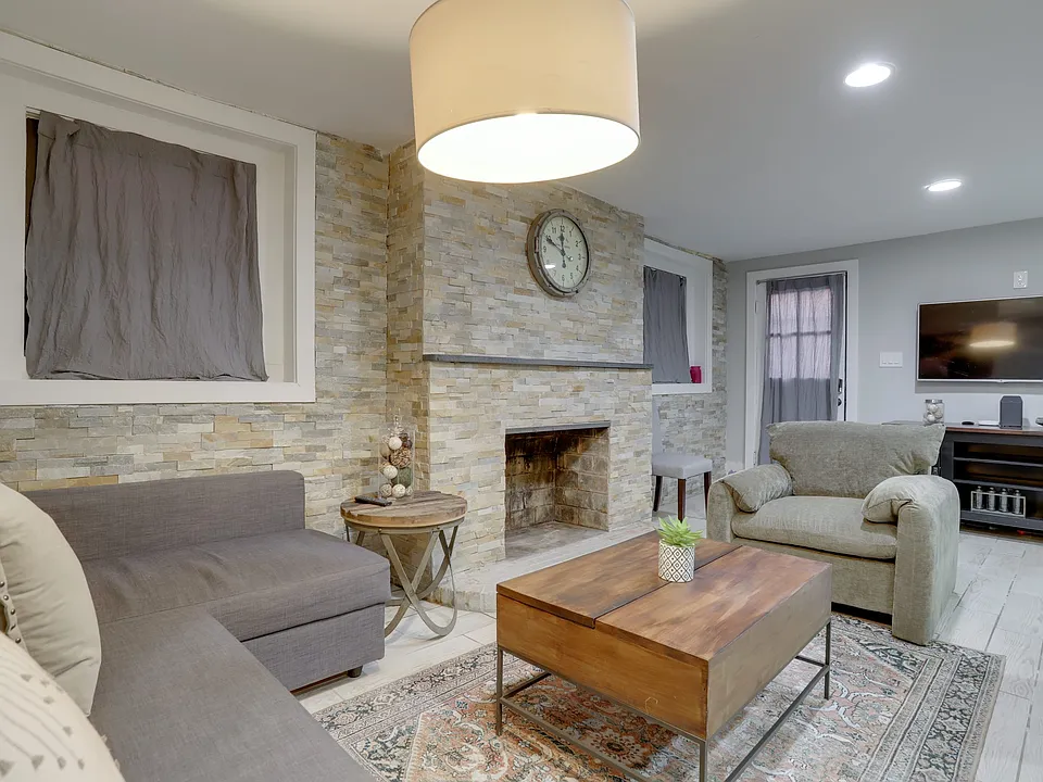 1765 R St NW #1B