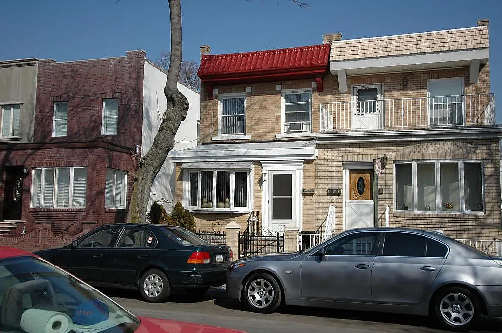 467 82nd St photo 1