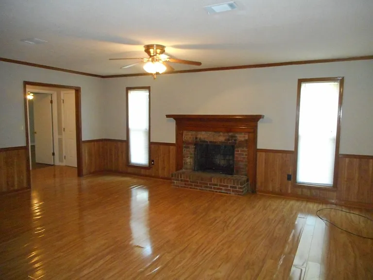 3726 Crest Dr — Photo 10