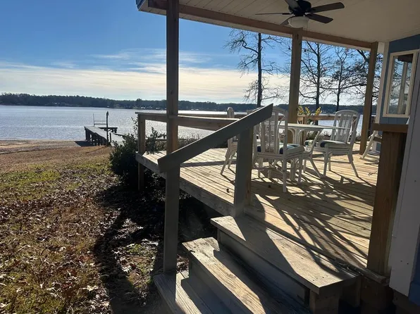 2061 Pineland Shores Cir, Cross Hill, SC 29332