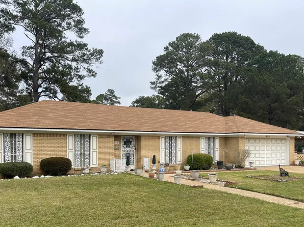 910 Watkins Pl, Jackson, MS 39206
