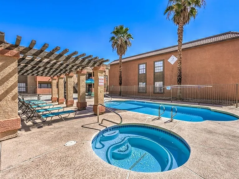 Saratoga Palms — Photo 72