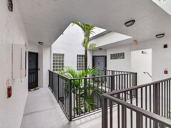 5th image of 5450 Verona Drive #P