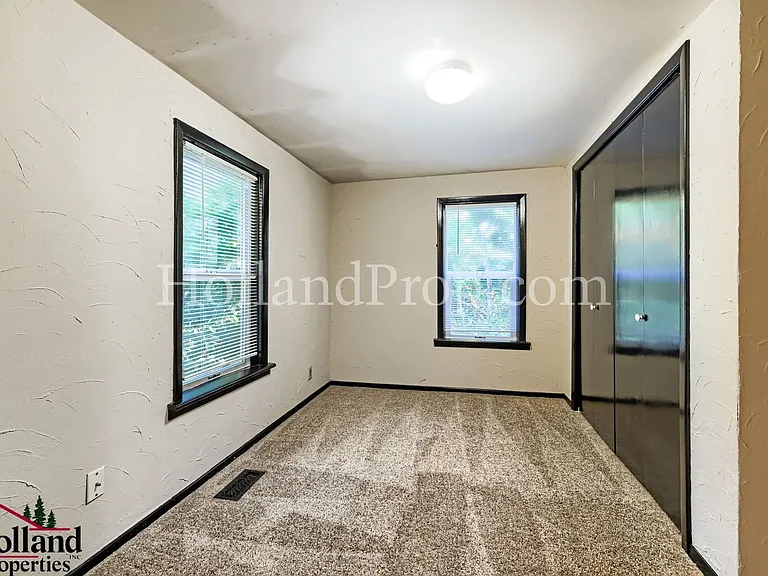 9601 SW 42nd Ave — Photo 11