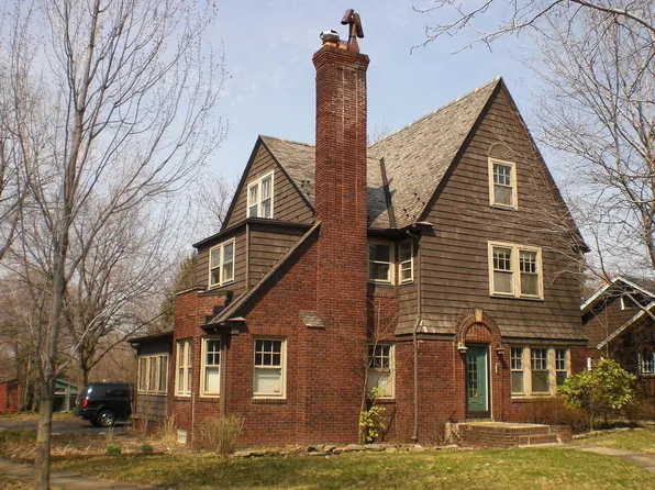 2240 Delaware Dr, Cleveland Heights, OH 44106