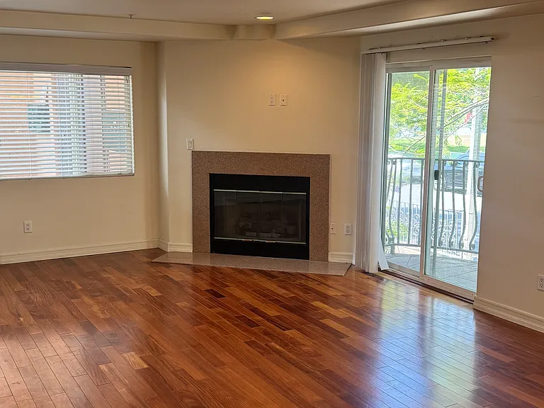 2410 N Naomi St #114 — Photo 9