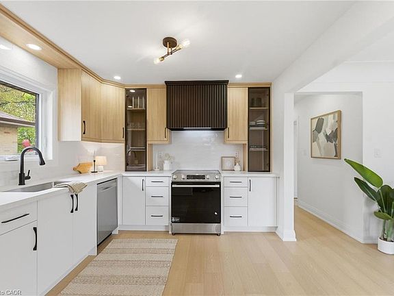 5th image of 374 E 13th St