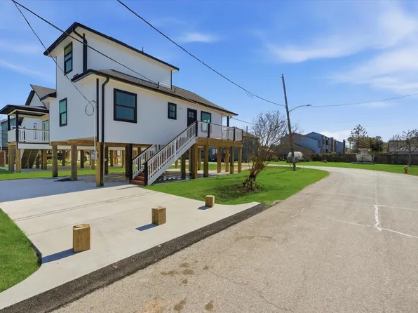 230 S Y St, La Porte, TX 77571