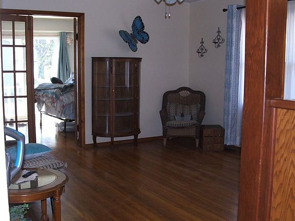 5th image of 919 N 10th St