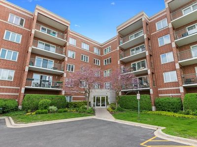 5255 N Riversedge Ter APT 206, Chicago, IL, 60630