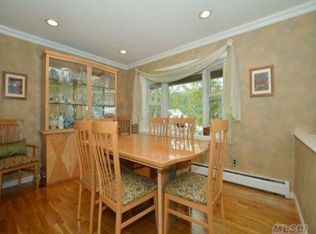 14 Stanwich Rd, Smithtown, NY 11787