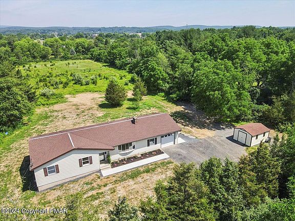 3rd image of 1591 Fawn Valley Dr