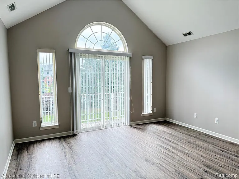 8413 Heywood Cir — Photo 10