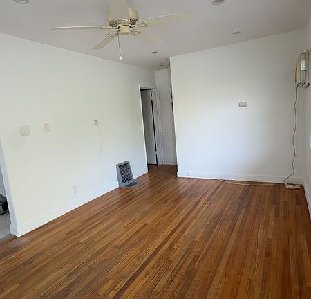 4th image of 1125 Elm Ave