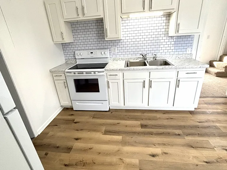 121 E Melvin Ave — Photo 19