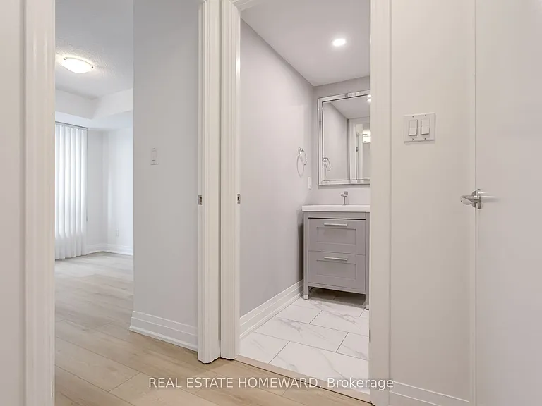 300 Bloor St E #611 — Photo 17