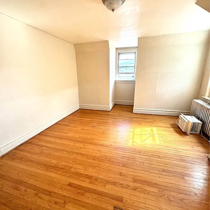 725 Seneca St #3