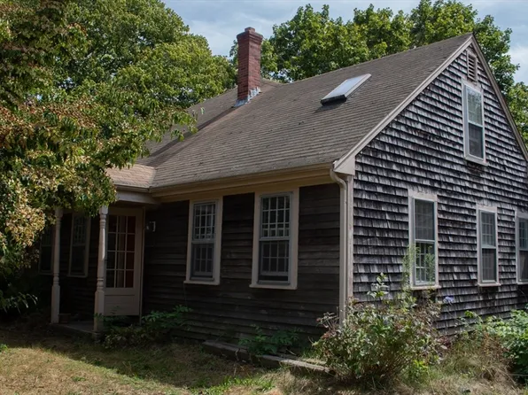 562 North Ave, Rochester, MA 02770