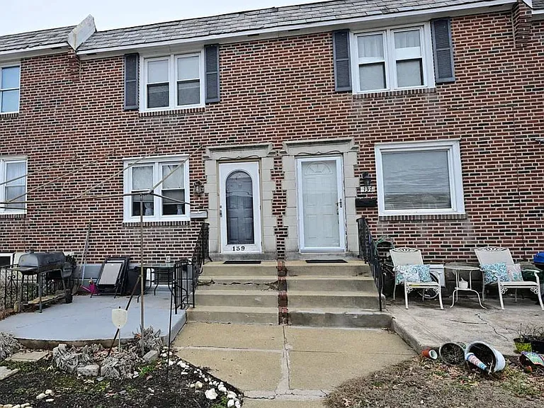 139 W Madison Ave — Photo 1