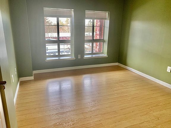 3rd image of 160 Burkhall St Unit 413