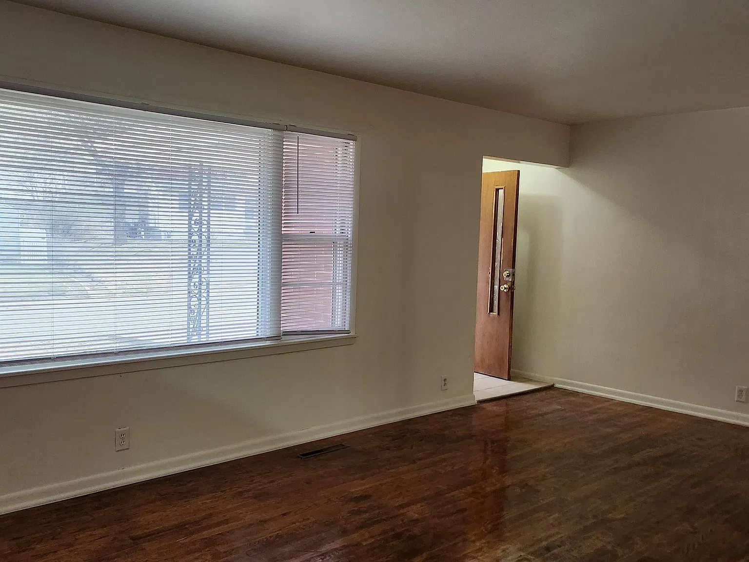 3 bed, 1072 sqft, $1,700 — Photo 2