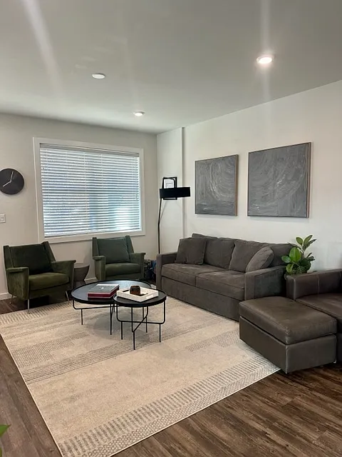3 bed, 2.5 bath, 1700 sqft, $2,500 — Photo 3