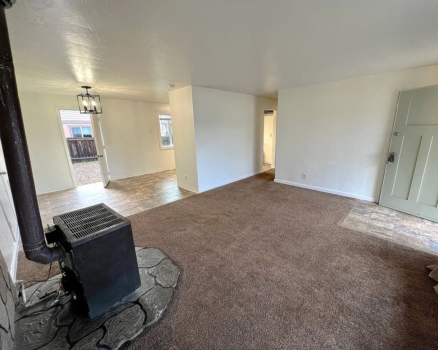 3 bed, 1032 sqft, $1,695 — Photo 3