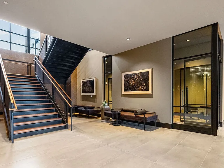 Madison West Elm — Photo 37