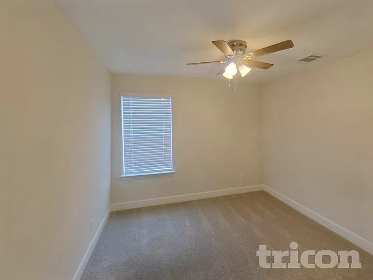 1106 Bullock Dr — Photo 20