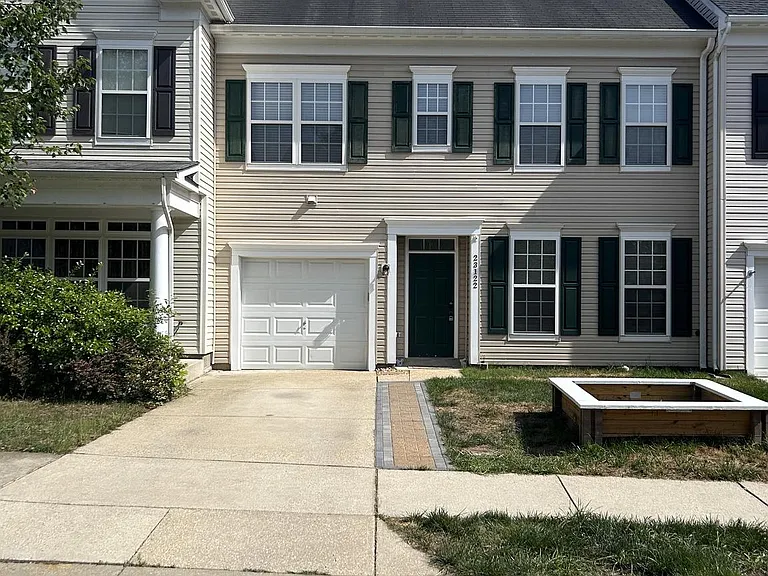 23122 Lilac St — Photo 1