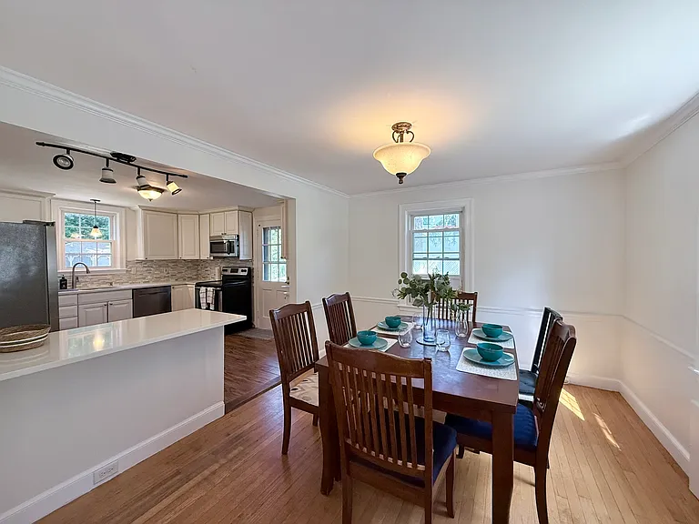 16 Pine St — Photo 3