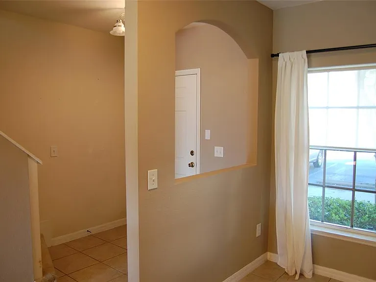 423 Wilton Cir — Photo 3