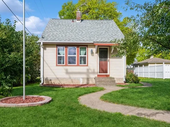 220 6th Ave SW, Cambridge, MN 55008