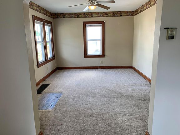 3rd image of 112 N Pierce Ave