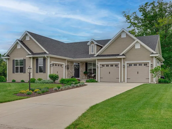 10749 North Tree Sparrow DRIVE, Mequon, WI 53097