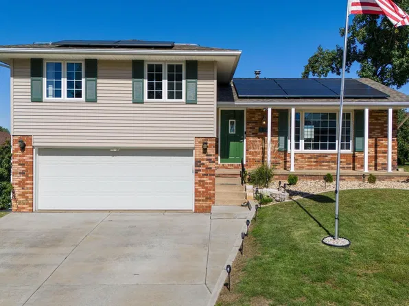 2105 Marigold Dr, Pekin, IL 61554