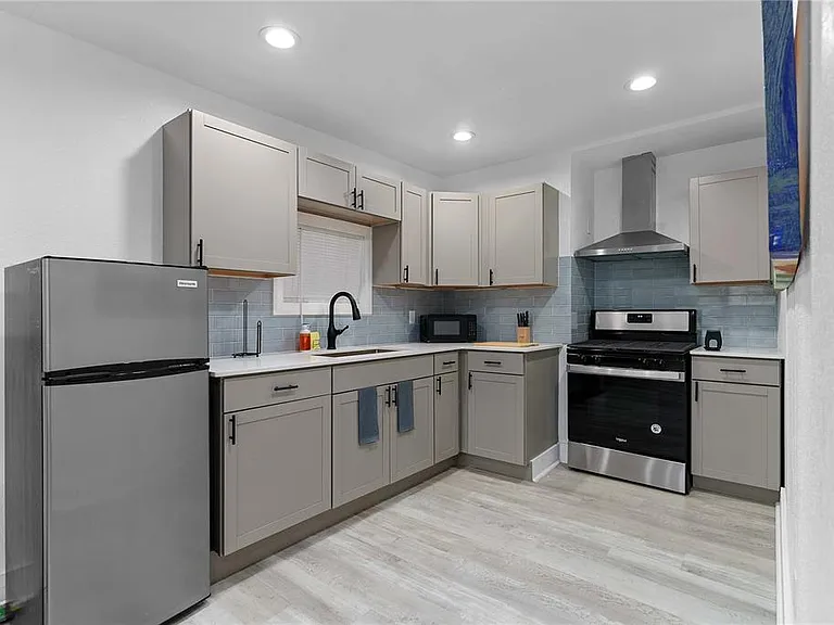 412 E Harwood St #3 — Photo 6