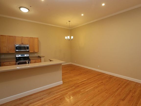 4th image of 3322 Buchanan St APT 102