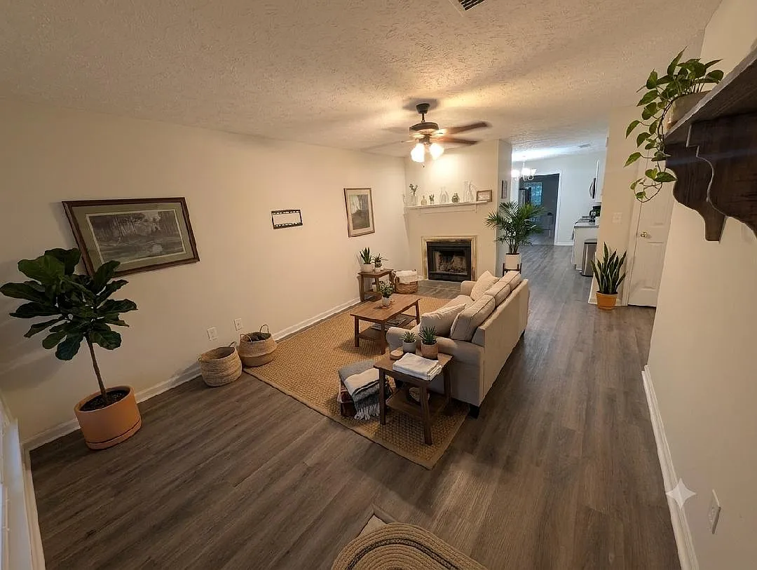 2 bed, 1296 sqft, $1,399 — Photo 3