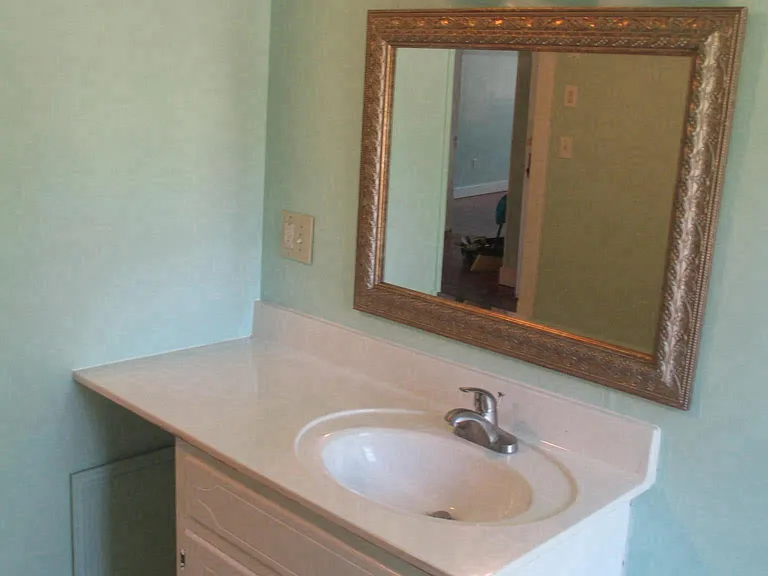 10'x7' bathroom