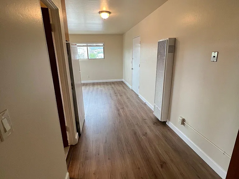 257 Van Buren St #D — Photo 8