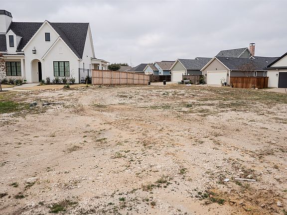 2nd image of 405 Garrett Way