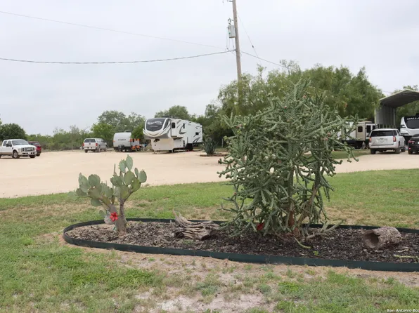 1574 Westward Trail, Uvalde, TX 78801