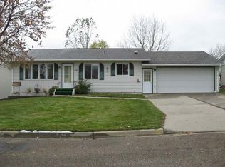 1149 Blackstone Ln NW, Beulah, ND 58523