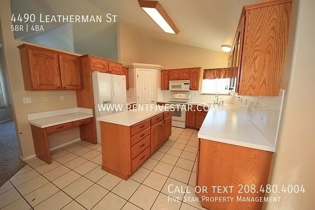 4490 Leatherman St — Photo 4