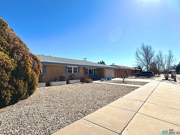 3rd image of 1209 W Yucca Ave