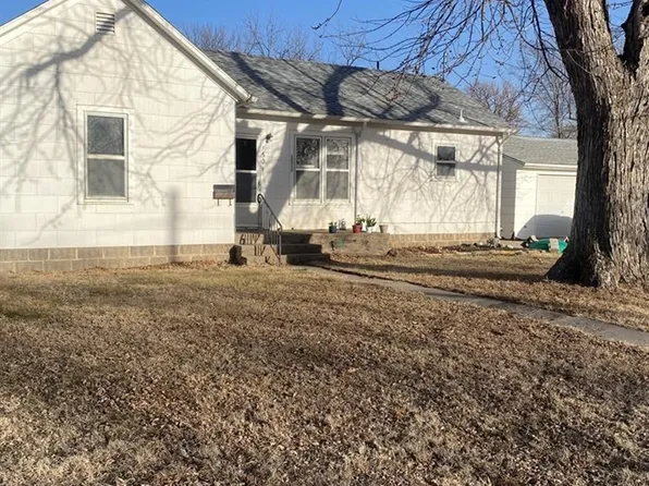 150 S Alexander St, Hoisington, KS 67544