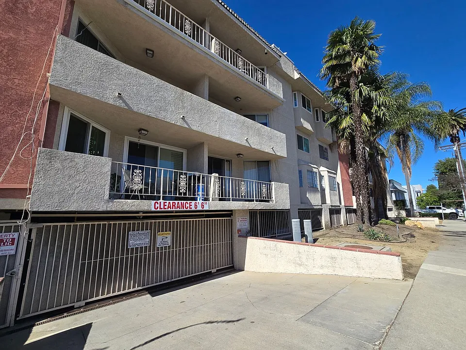4705 Kester Ave #305